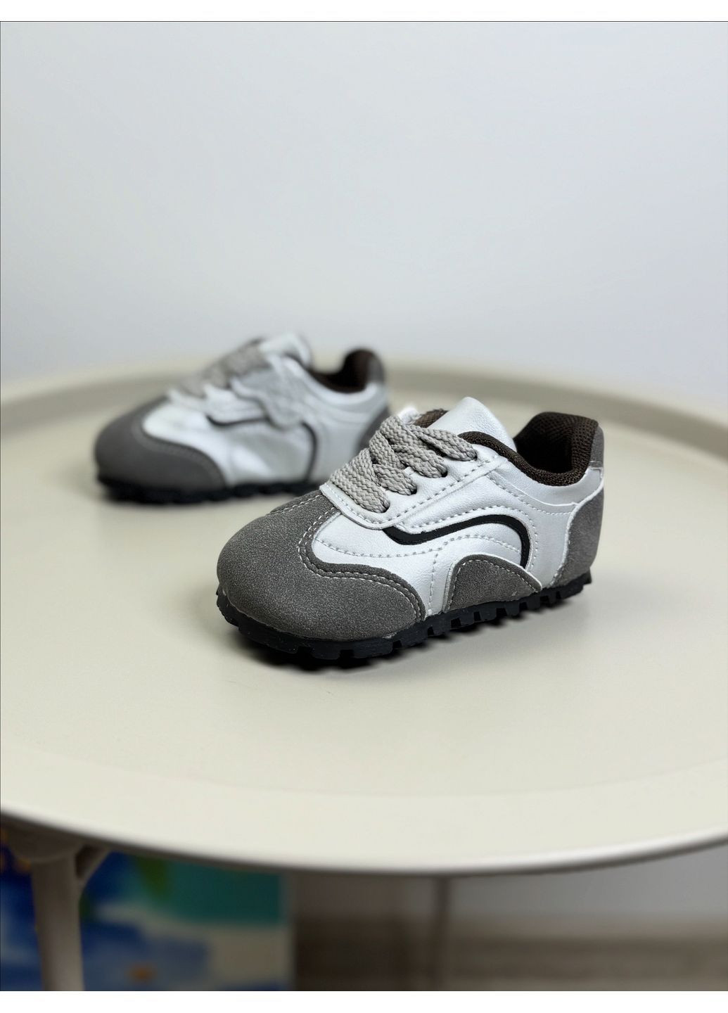 Сірі всесезонні кросівки дитячі сірі 1594 No Brand