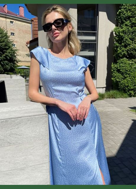 Блакитна сукня Парада