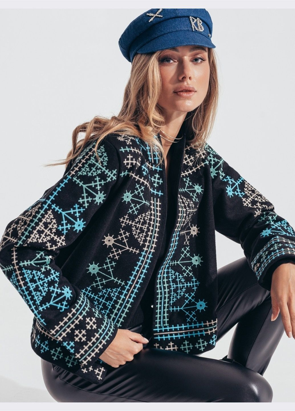 жакет чорного кольору з вишивкою Dressa (307929693)