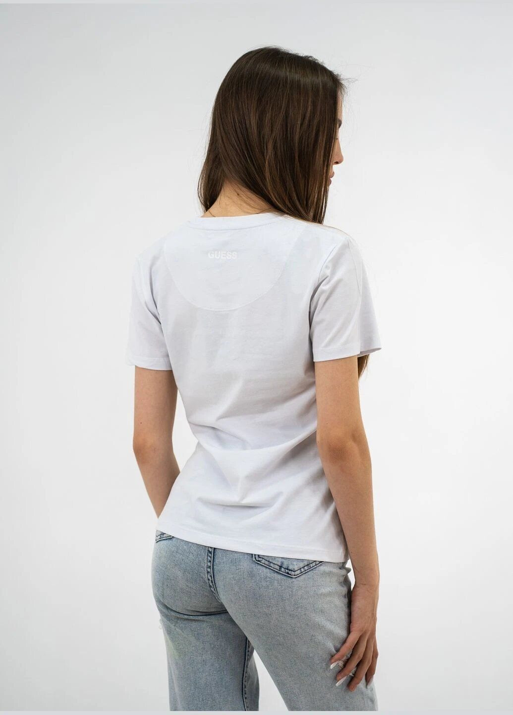 Белая летняя футболка женская летняя с рисунком Guess