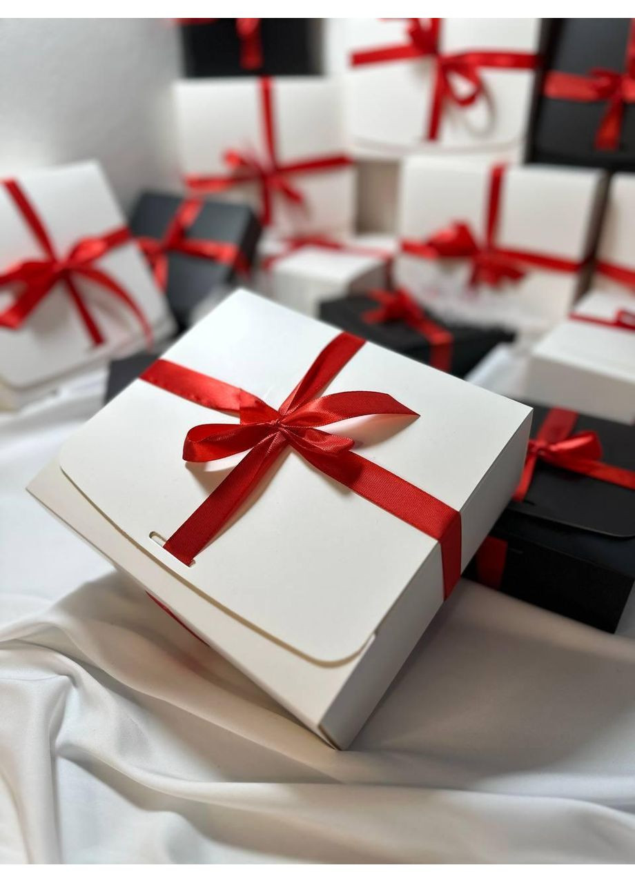 Секретный подарочный бокс с красной лентой. Подарочный бокс-сюрприз белого цвета с таинственным наполнением No Brand (370975943)