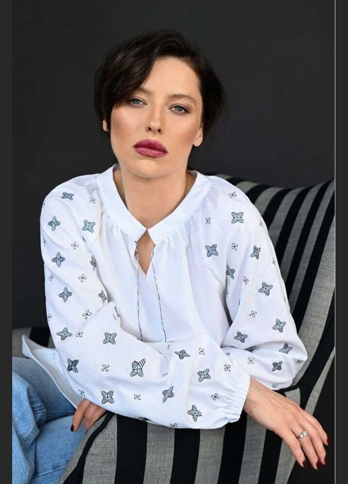 Біла жіноча вишиванка біла з голубими геометричними візерунками seam mksmv170-107 Modna KAZKA (336934125)