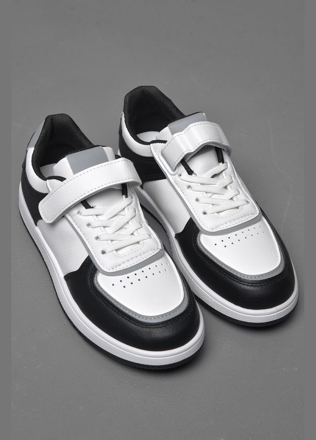 Черно-белые демисезонные кроссовки детские черно-белого цвета Let's Shop