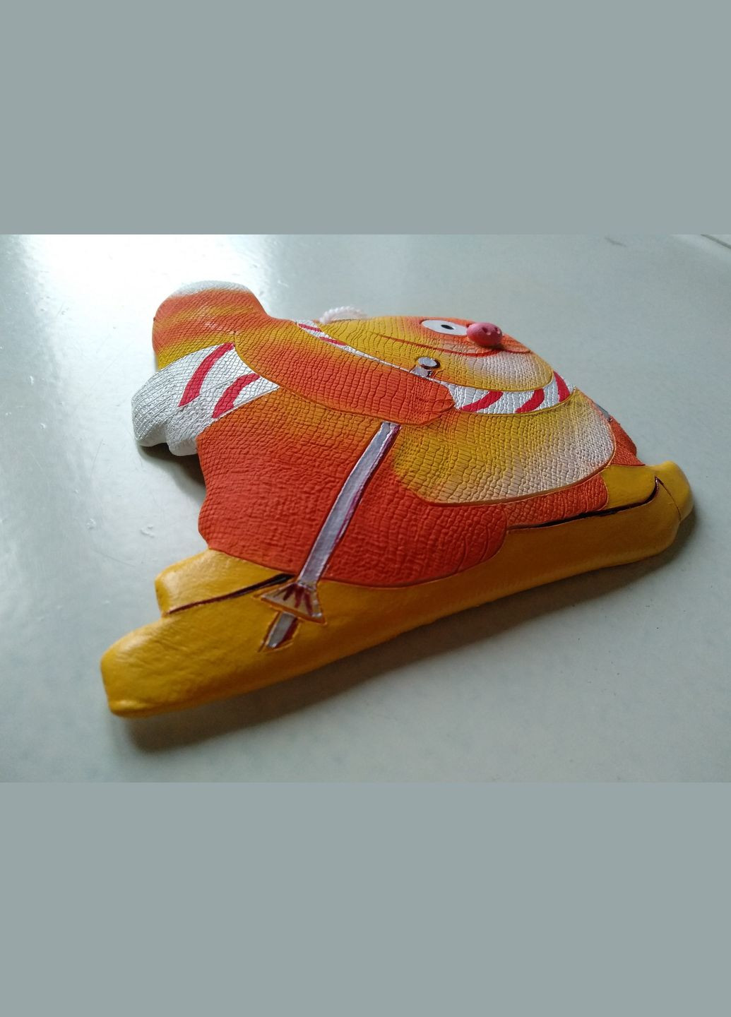 Керамическое настенное панно "Котик на лыжах" Коти&Ангели (315049157)