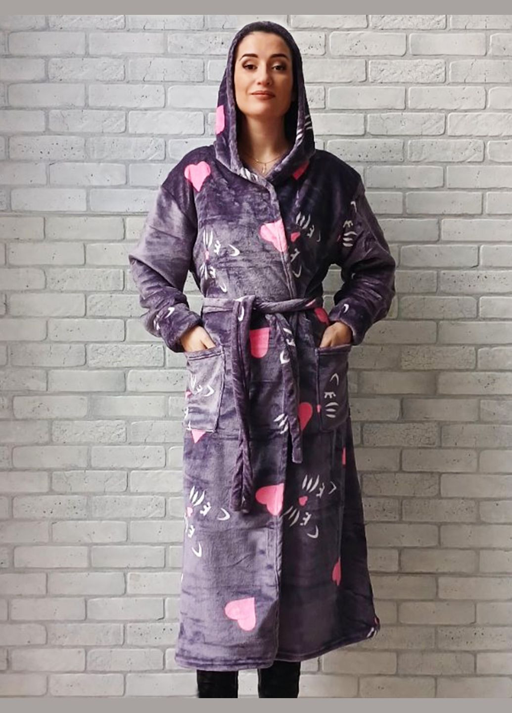 Халат женский теплый удлиненный вельсофт махровый с капюшоном зима, цвет серый в сердца No Brand (315701358)