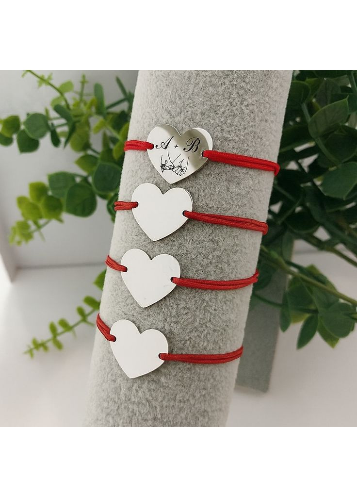 Жіночий браслет на руку червона нитка з серцем та індивідуальним гравіюванням No Brand (372130701)