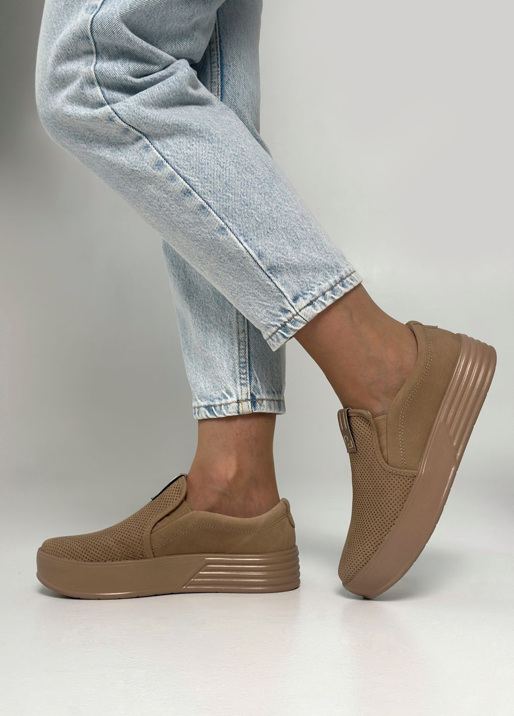 Pegada Сліпони жіночі шкіряні бежевий з натуральний нубук, бразилія — демісезон (301406914)