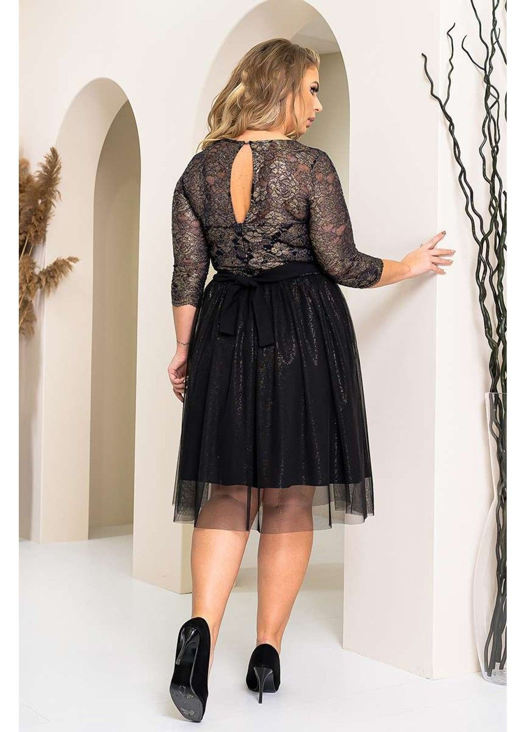 Черное коктейльное платье гипюр 21147 черное золотое Tanita-Romario