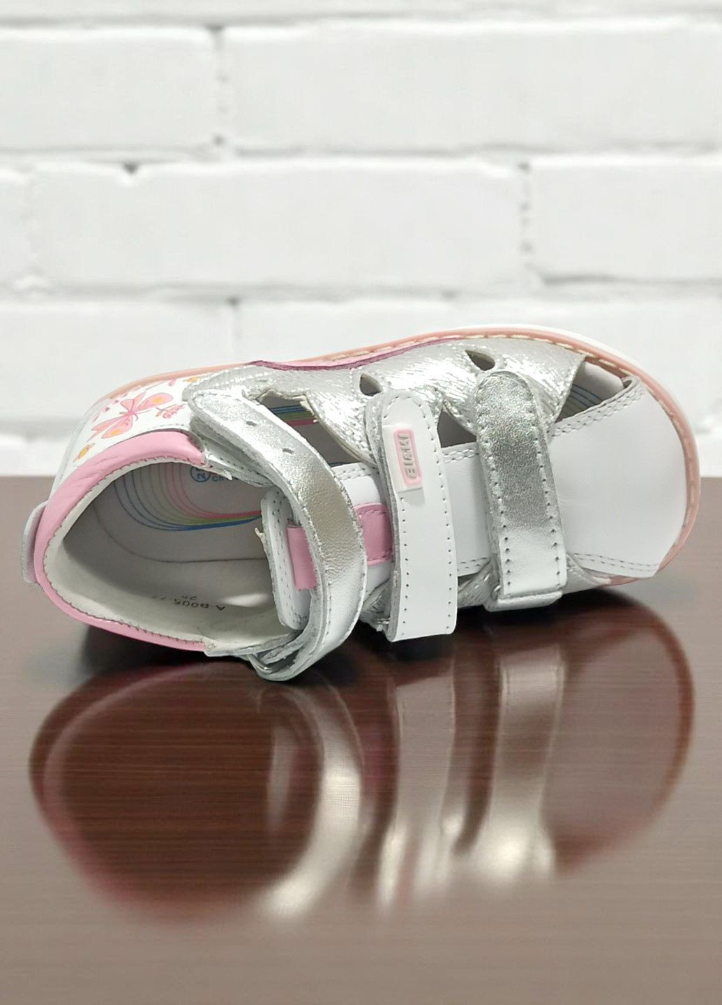 Шкіряні ортопедичні босоніжки закриті сандалії на липучках для дівчинки Biki (331335227)