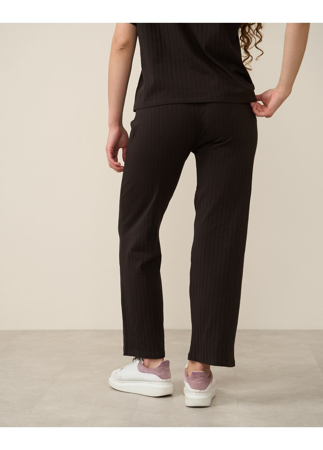 Коричнева всесезон піжама жіноча футболка та штани в рубчик однотонна розмір s, m, l, xl футболка + штани Nicoletta