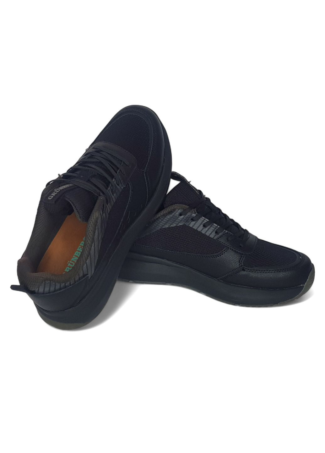 Черные весенние кроссовки Grunberg