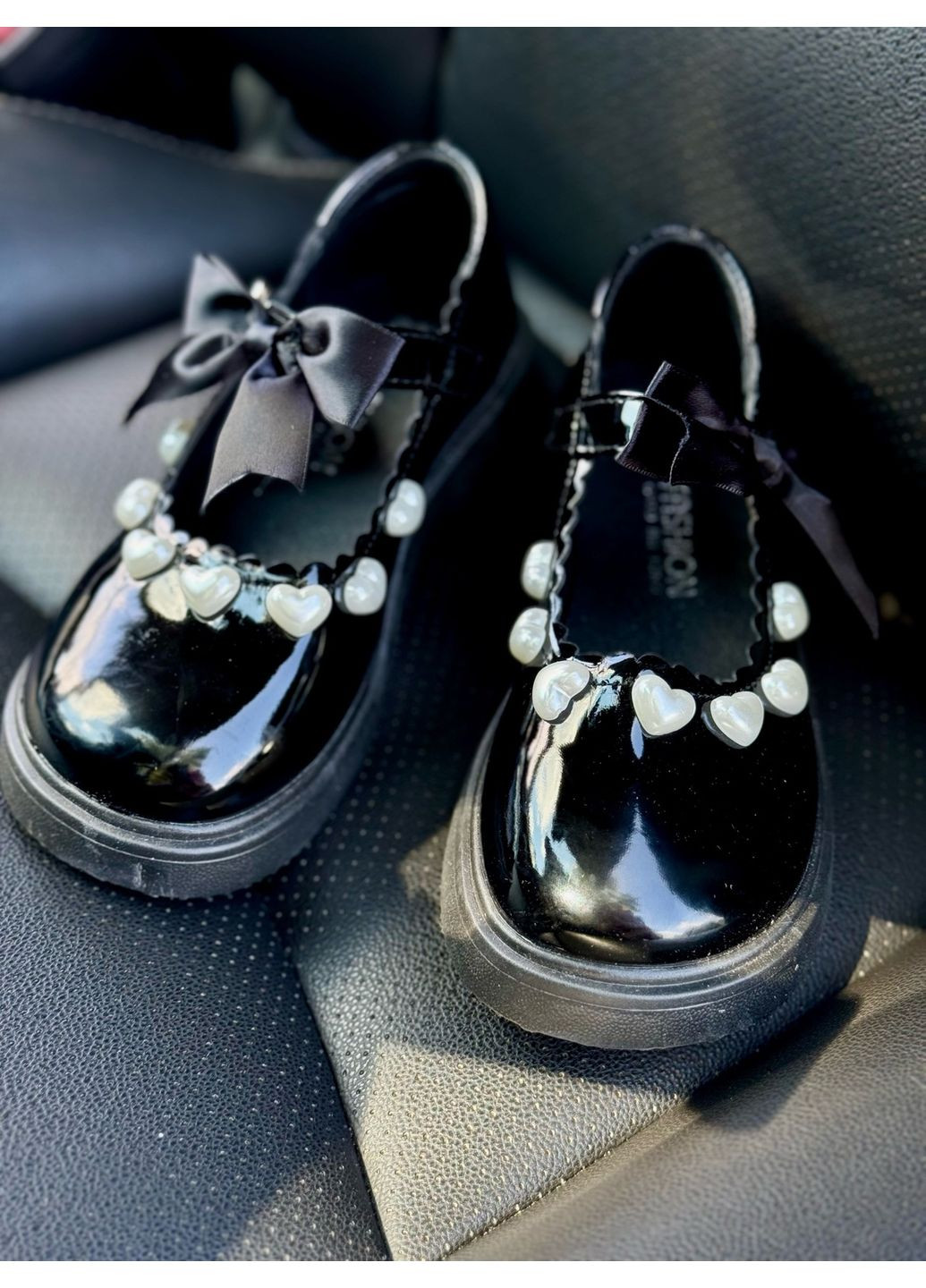 Туфлі для дівчинки лаковані з сердечками колір чорний 10903 No Brand (349444838)