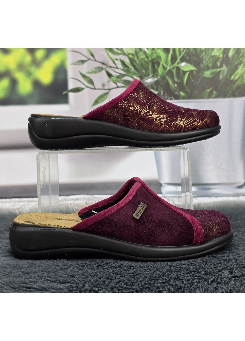 Сливовые тапочки женские для дома сливовые велюровые с кожаной стелькой на танкетке Inblu