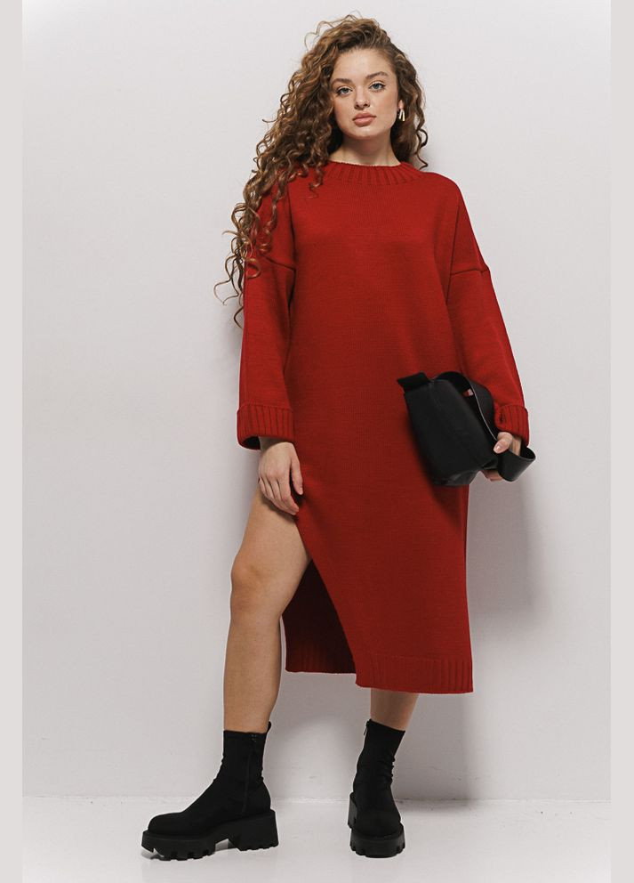Червона в'язане плаття міді молочне з високим розрізом збоку Arjen