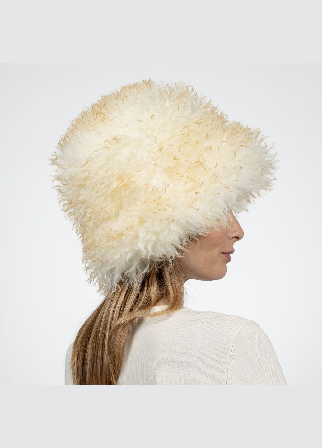 Панама жіноча одностороння штучне хутро лама молочна ЛАРА LuckyLOOK 640-870 (322791460)