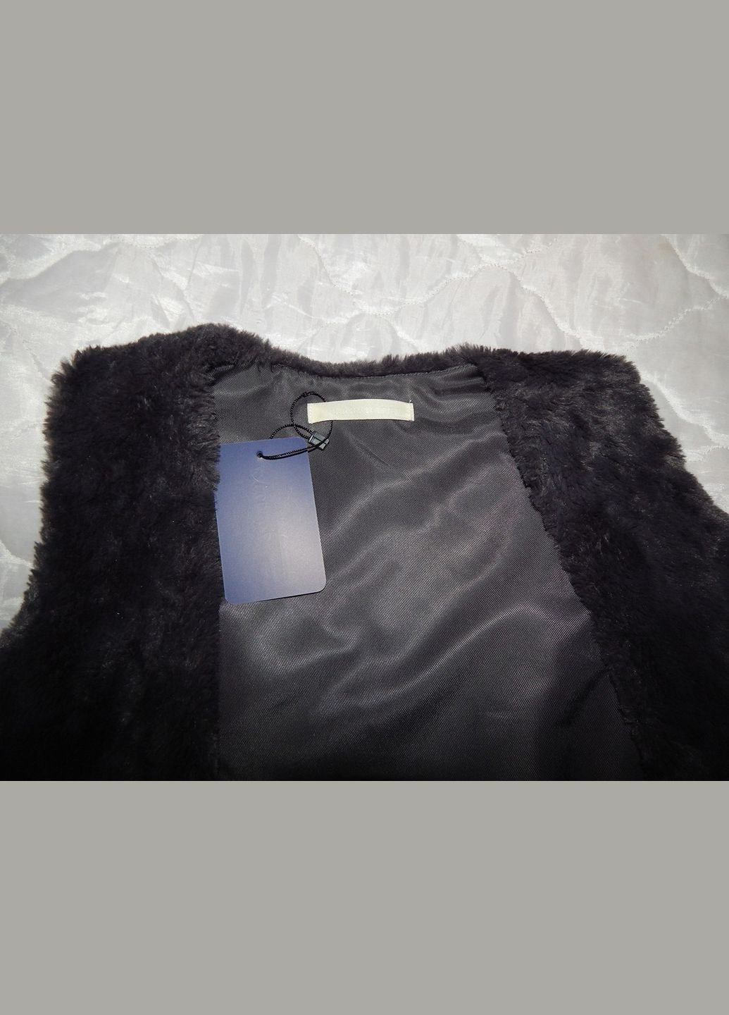 Жилет - накидка женский демисезонный меховой на подкладке FURRY RATE р. 46-48 108R (только в указанном No Brand (317352847)