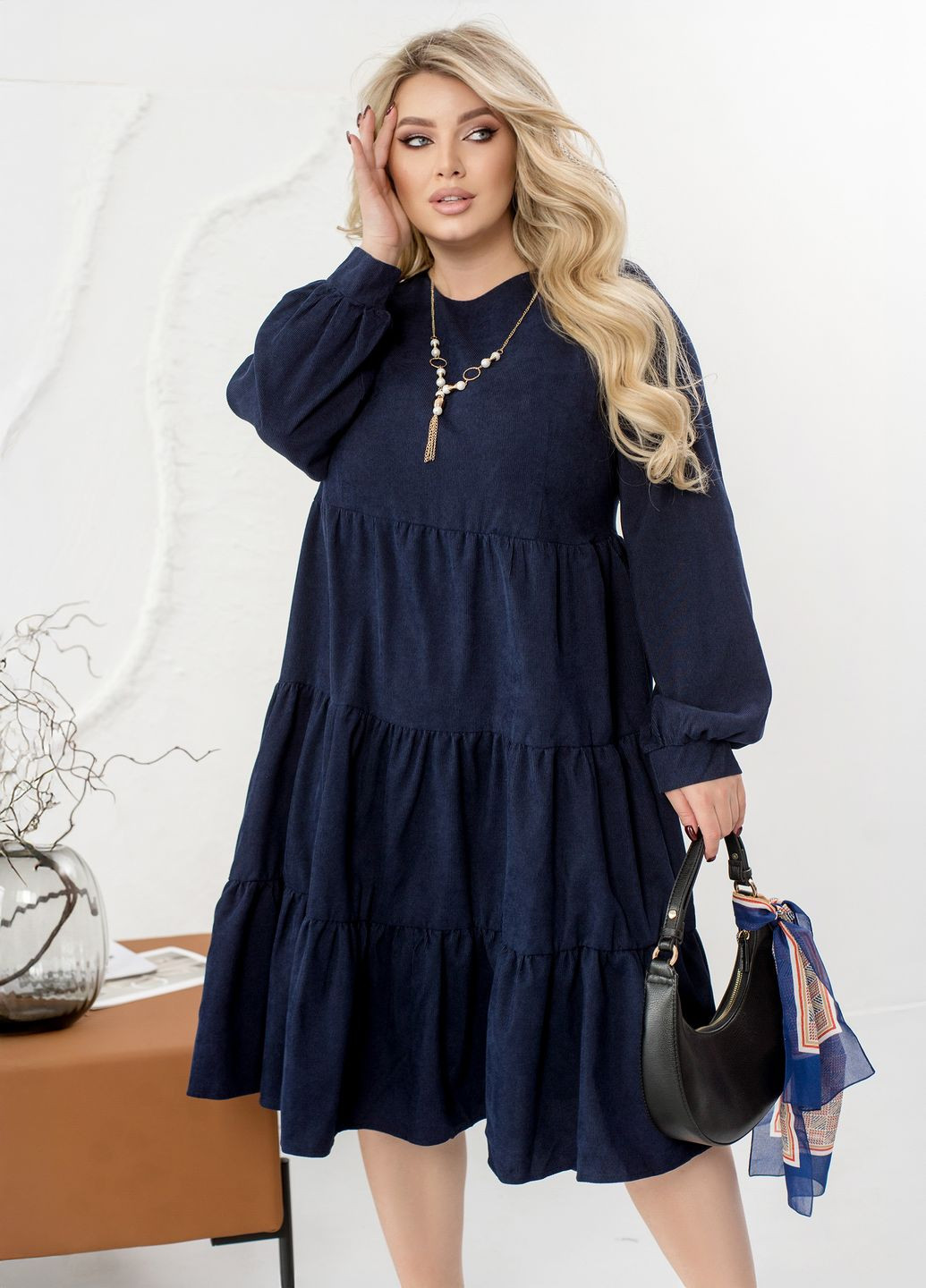 Темно-синее повседневный, вечернее вельветовое платье миди а-силуэт свободного фасона с длинными рукавами колокол, клеш, а-силуэт No Brand однотонное