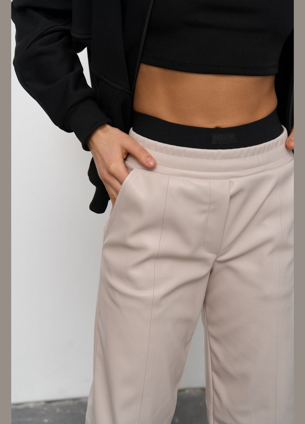 Женские брюки палаццо из эко кожи цвет бежевый р.L 450868 New Trend (282927926)