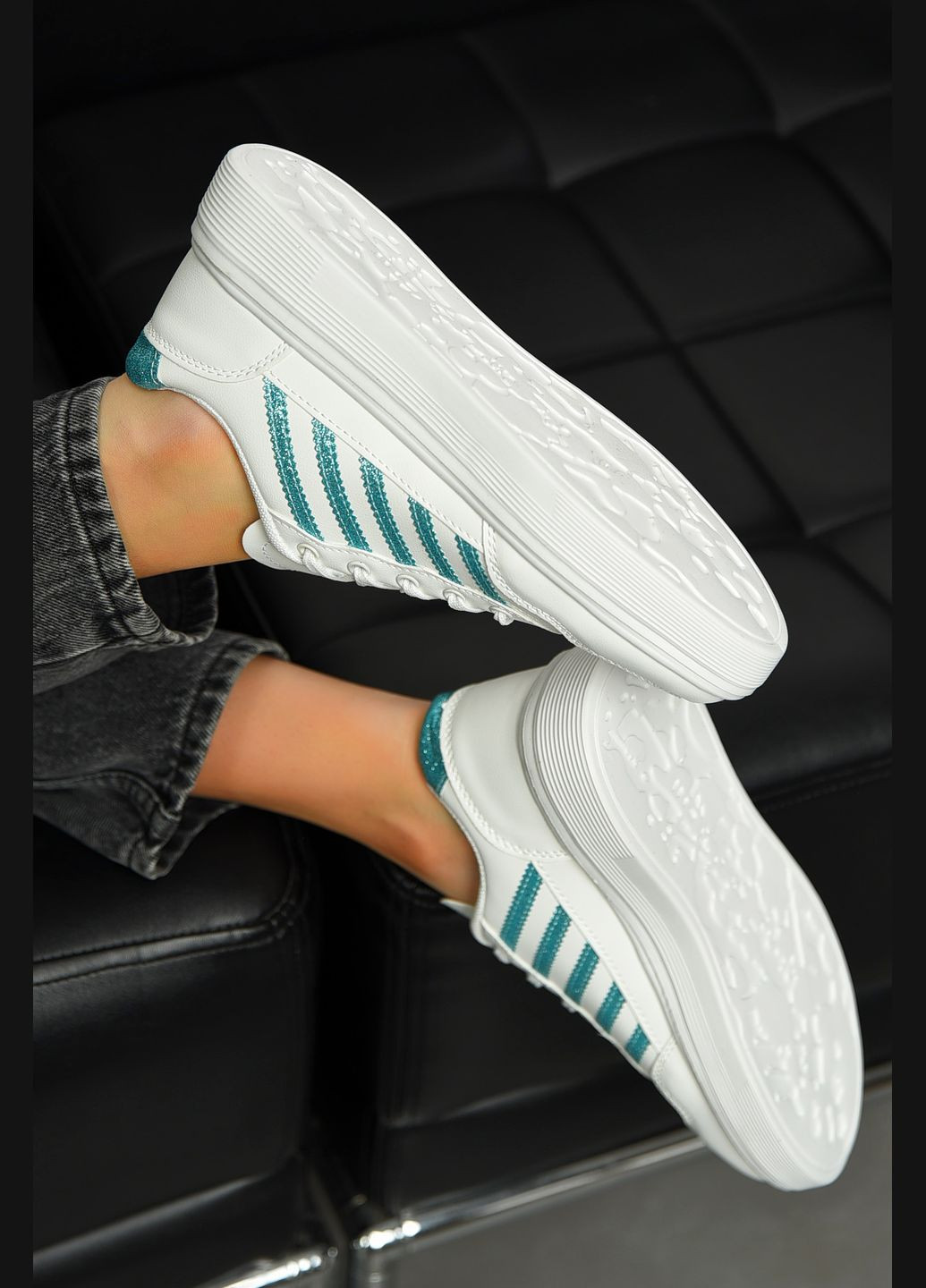 Кроссовки женские белого цвета на шнуровке Let's Shop белые демисезоны (322812380)