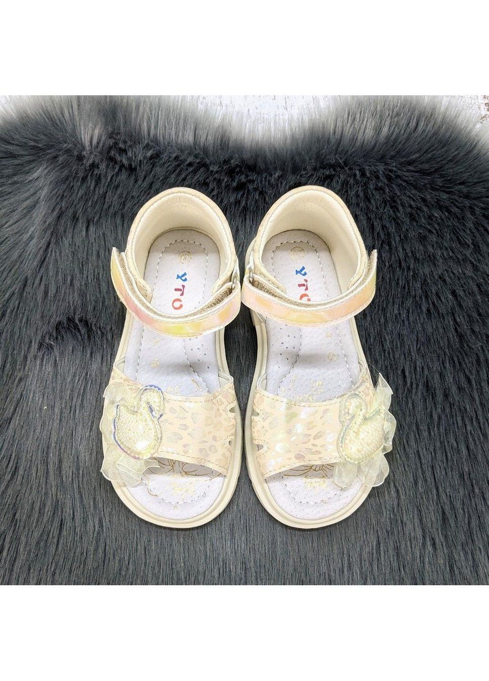 Босоніжки дитячі для дівчинки бежеві із закритою п'ятою Fashion (335206297)