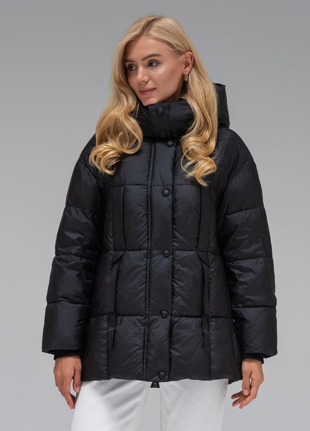 Чорна зимня куртка з капюшоном модель Viva 066