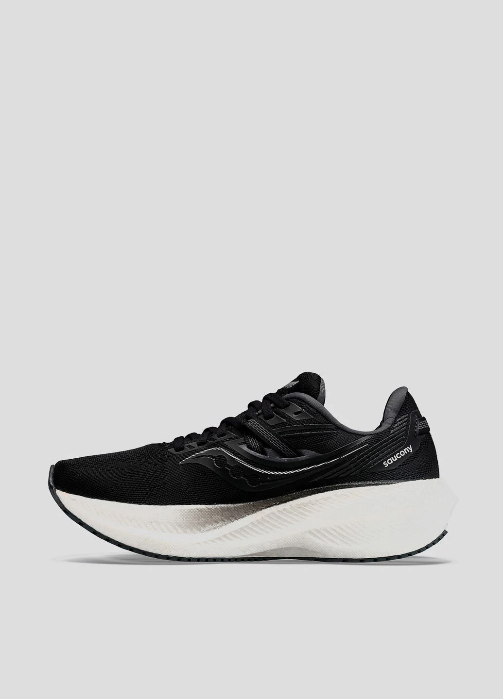 Чорні кросівки бігові triumph 20 Saucony
