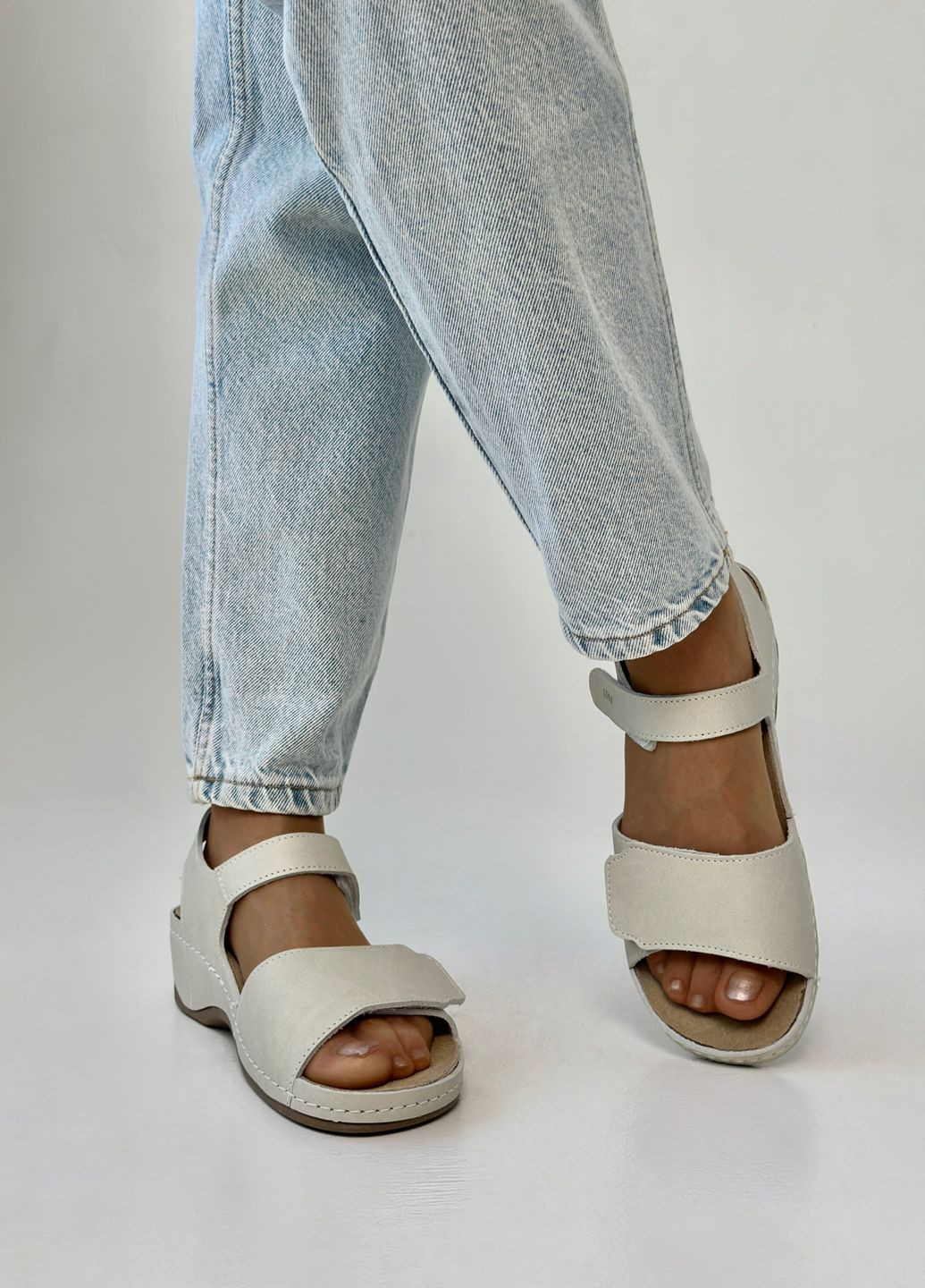 Молочные босоножки женские ортопедические из натуральной кожи. Leon на липучке