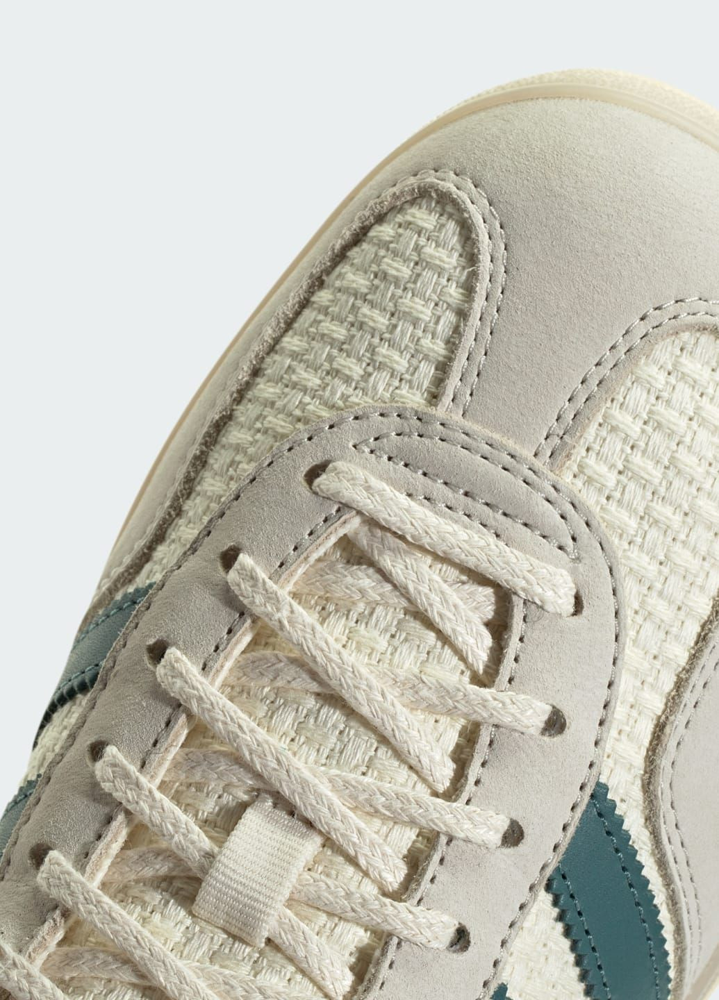 Белые летние кроссовки gazelle indoor adidas