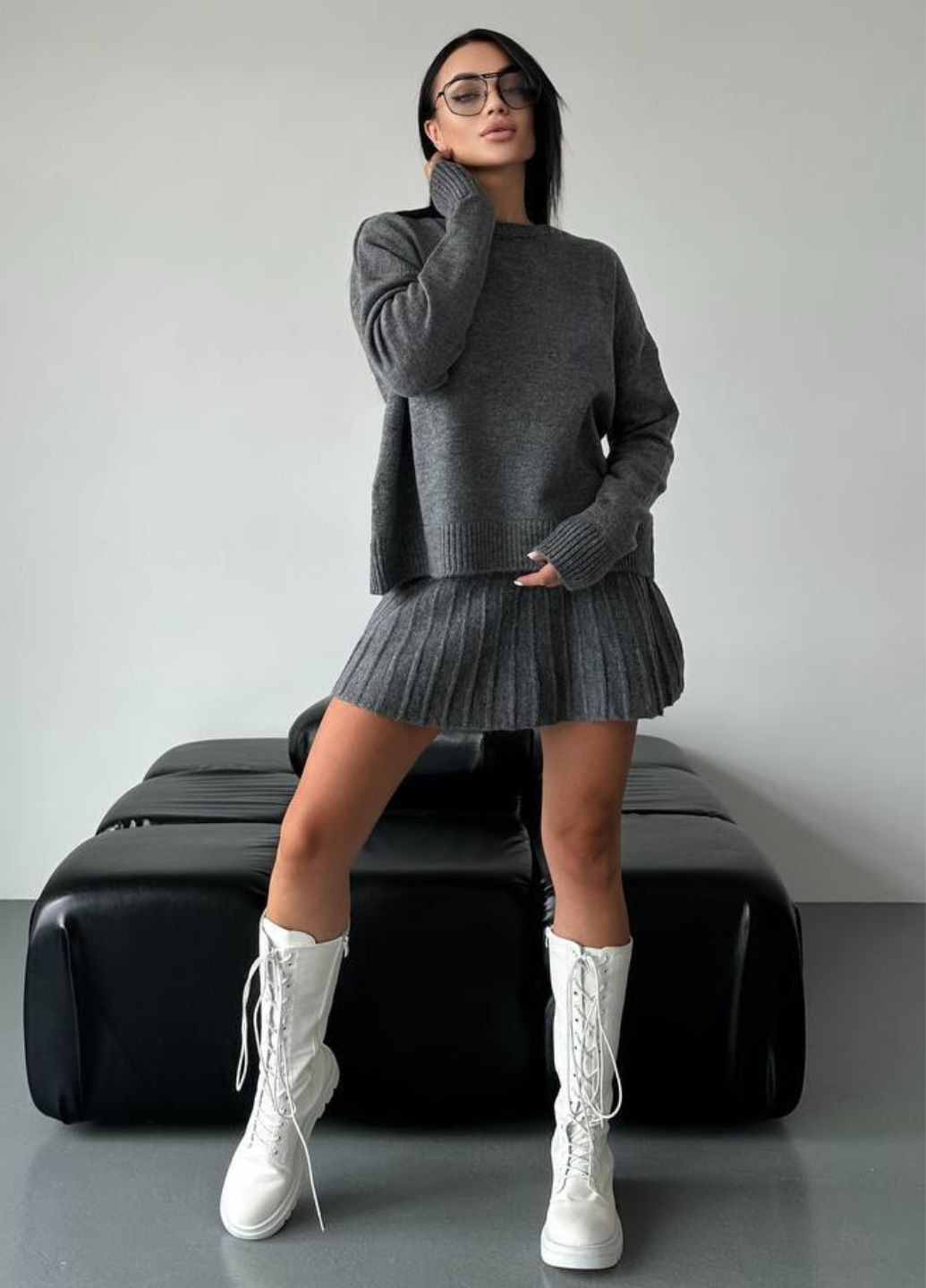 Базовий повсякденний в'язаний костюм двійка: оверсайз светр + міні спідниця плісе Allthings (349511018)