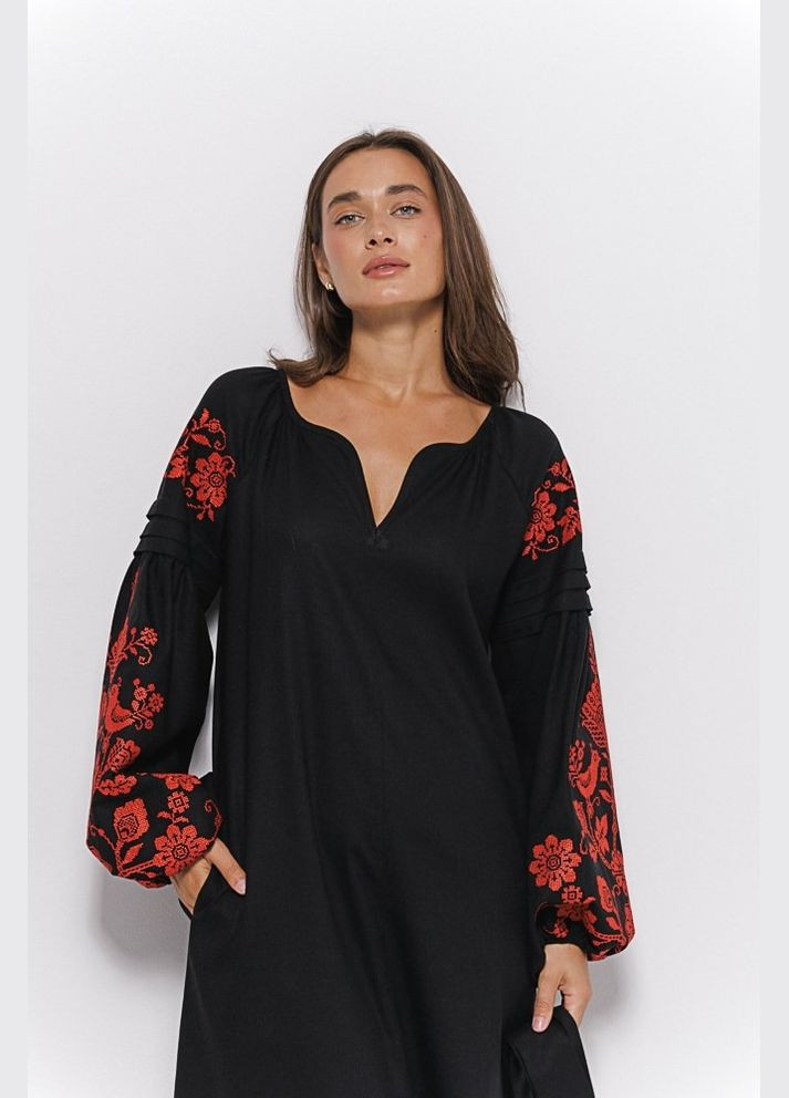 Комбінована довга сукня-вишиванка хрестиком чорна з деревом життя mkar35198-1 Modna KAZKA (336933944)