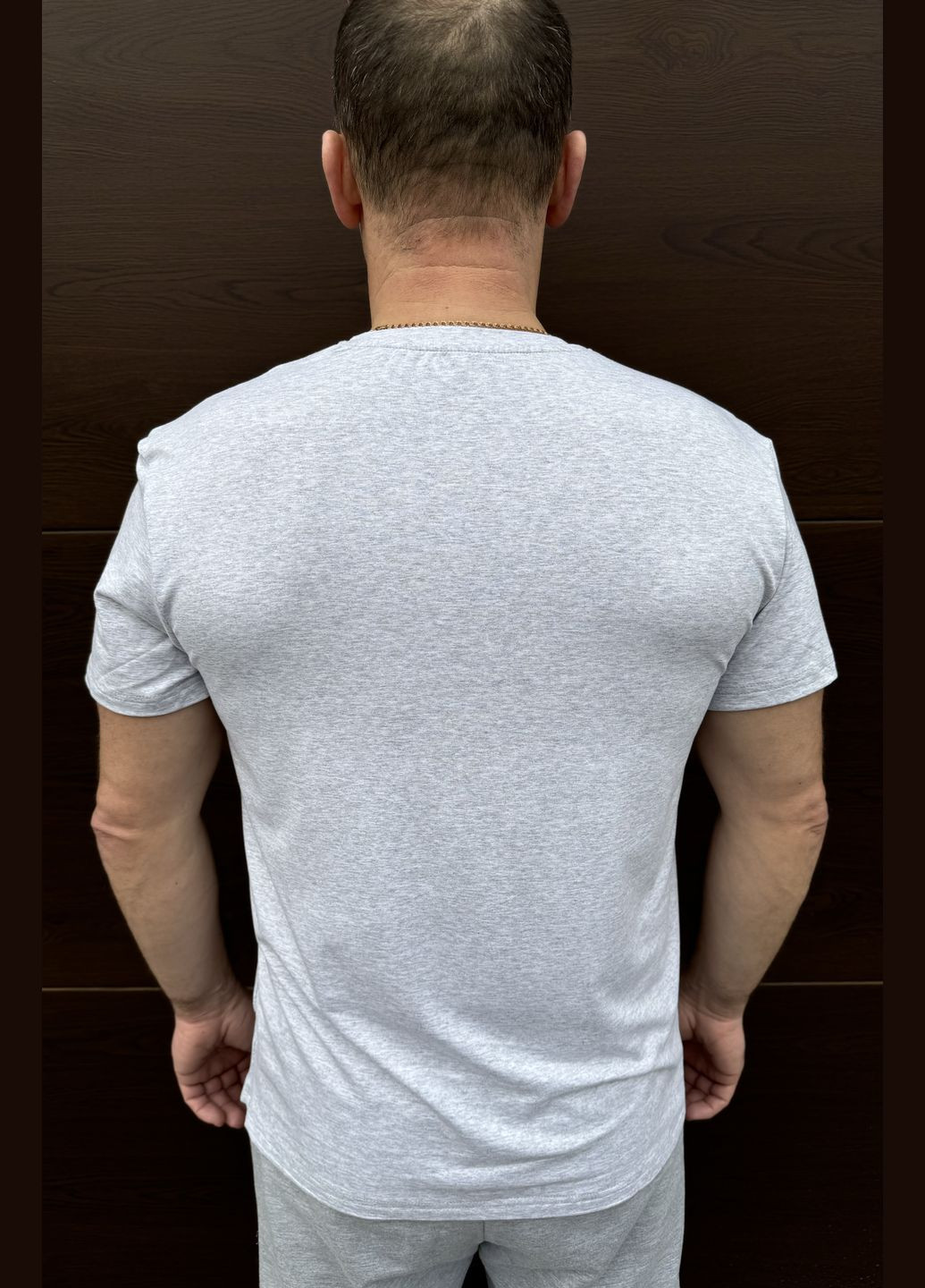 Светло-серая стильная базовая мужская футболка с коротким рукавом No Brand