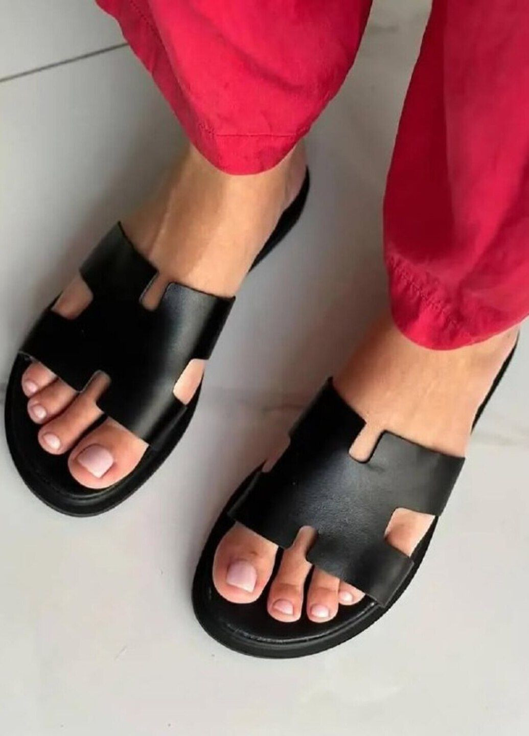 Черные шлепанцы женские Garti