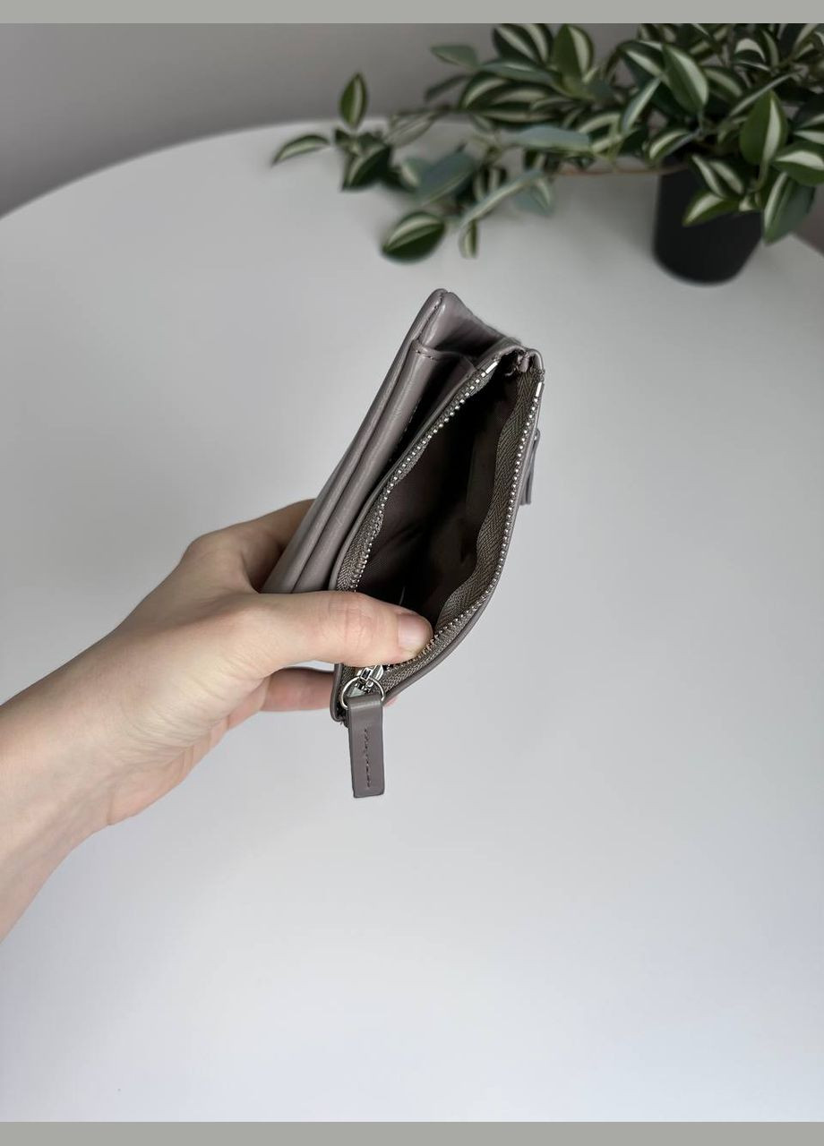 Жіночий гаманець з екошкіри на магніті середнього розміру Saralyn (296660704)