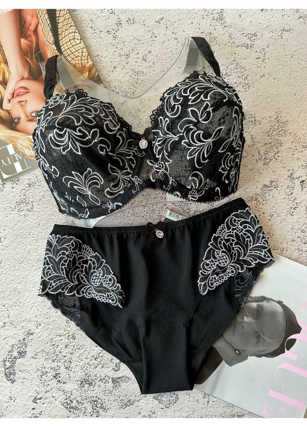 Черный женское нижнее белье комплект на 3 размер черно-белый Lanny Mode