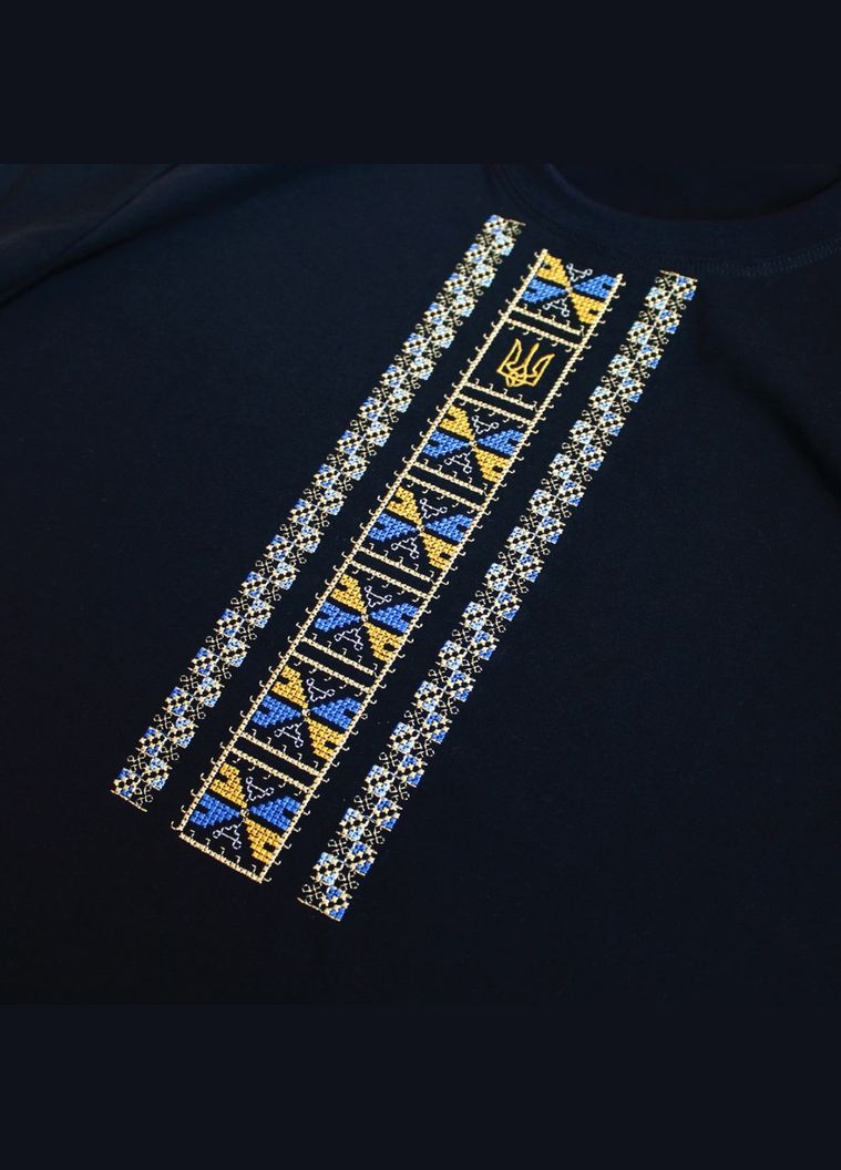 Черная мужская вышитая футболка с трезубцем полуботок Ladan