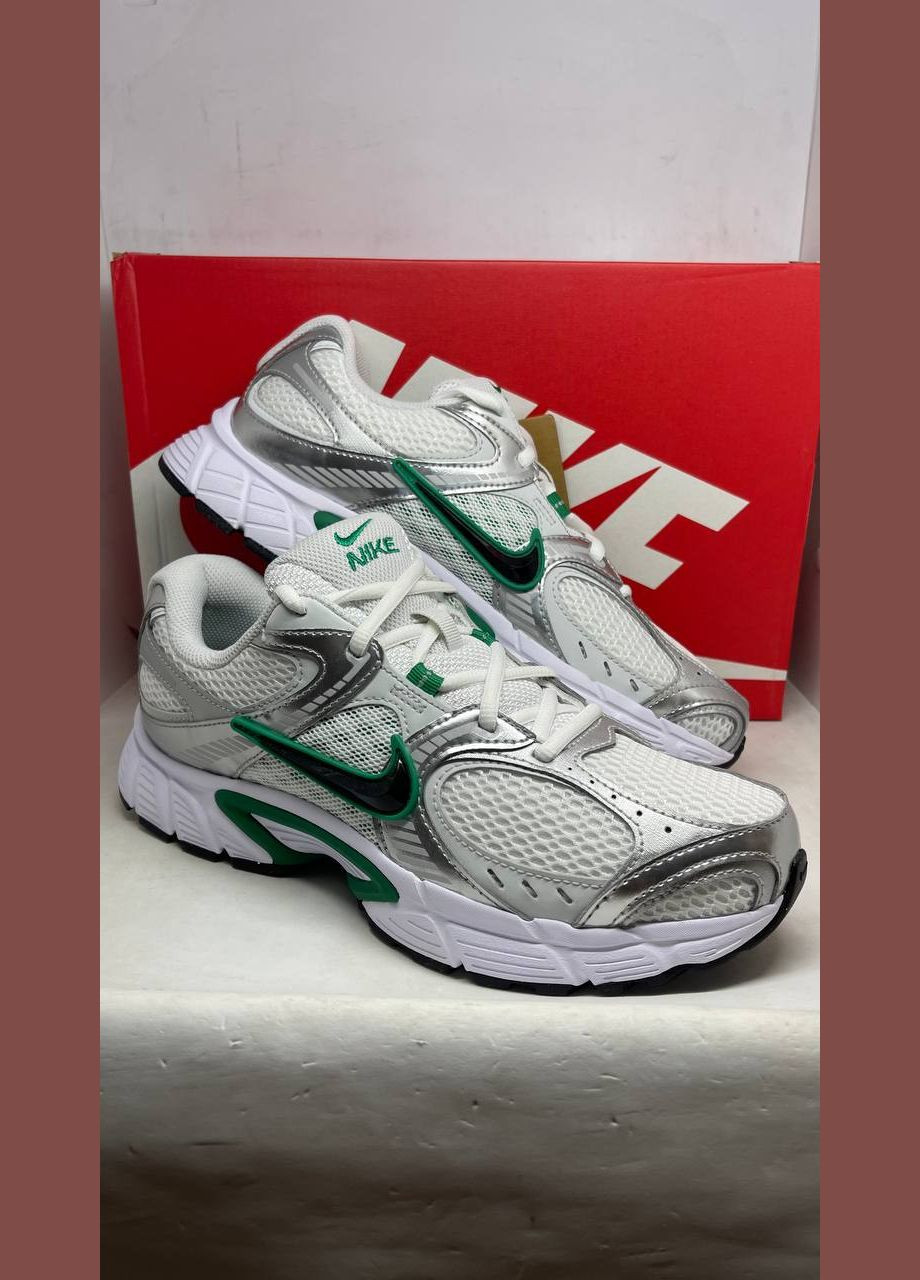 Білі кросівки чоловічі Nike V5 RNR