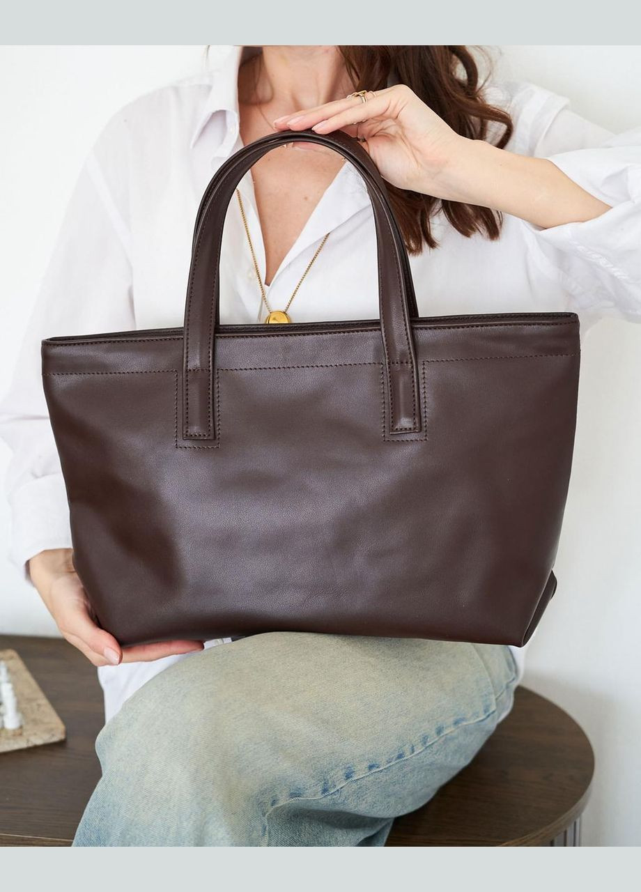 Жіноча сумка-тоут з натуральної шкіри з підкладкою і внутрішніми кишенями шоколадна "Беніта" WeLassie (332983873)