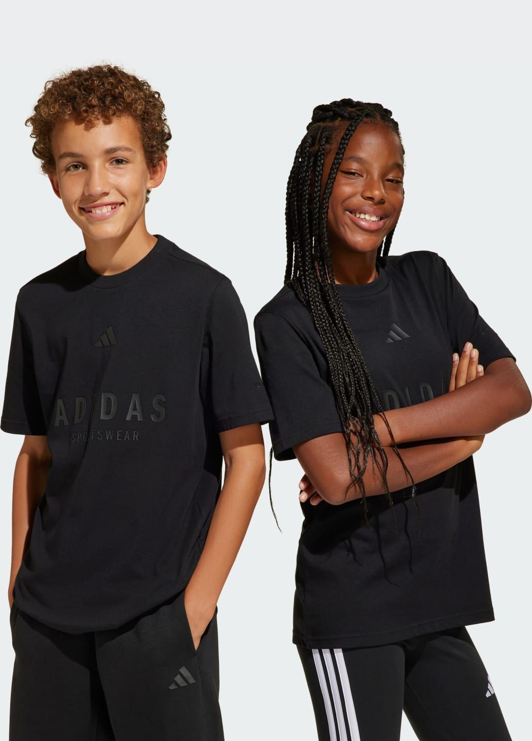 Чорна демісезонна футболка all szn graphic kids adidas