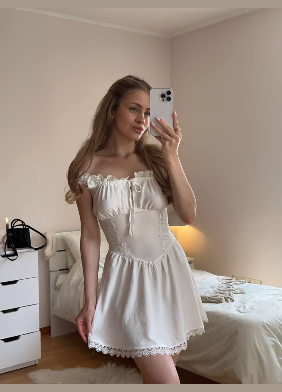 Молочное нежное молочное платье с кружевом No Brand