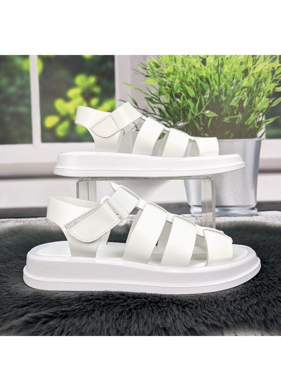 Белые босоножки женские кожаные на низком ходу AMIR на липучке