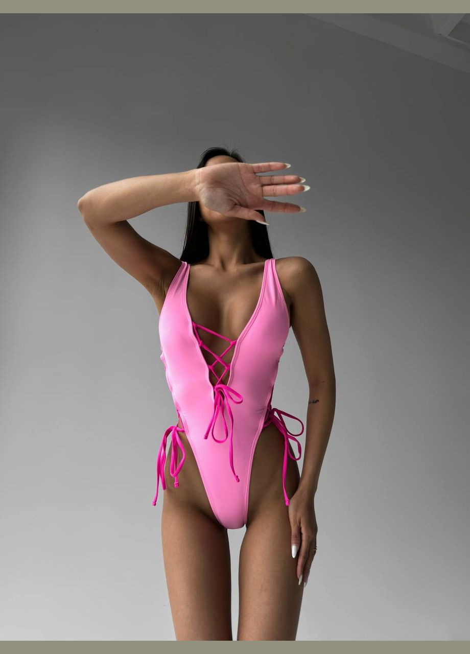 Светло-розовый летний нежный стильный купальник с красивой шнуровкой слитный Vakko