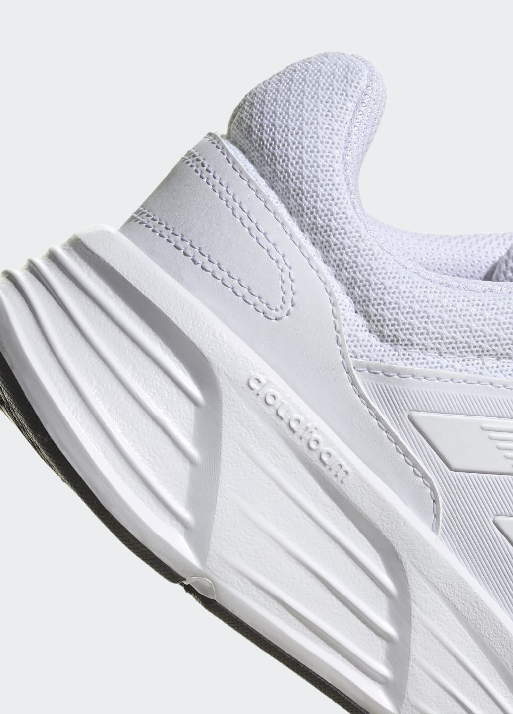 Білі всесезон кросівки galaxy 6 adidas