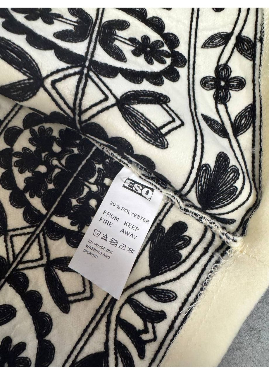 Жіночий жакет з етно-вишивкою — із контрастним чорним орнаментом ESQ (369002541)