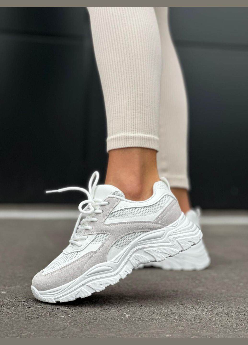 Білі кросівки жіночі білі з бежевими вставками еко-замша/текстиль повсякденне взуття на кожен день No Brand