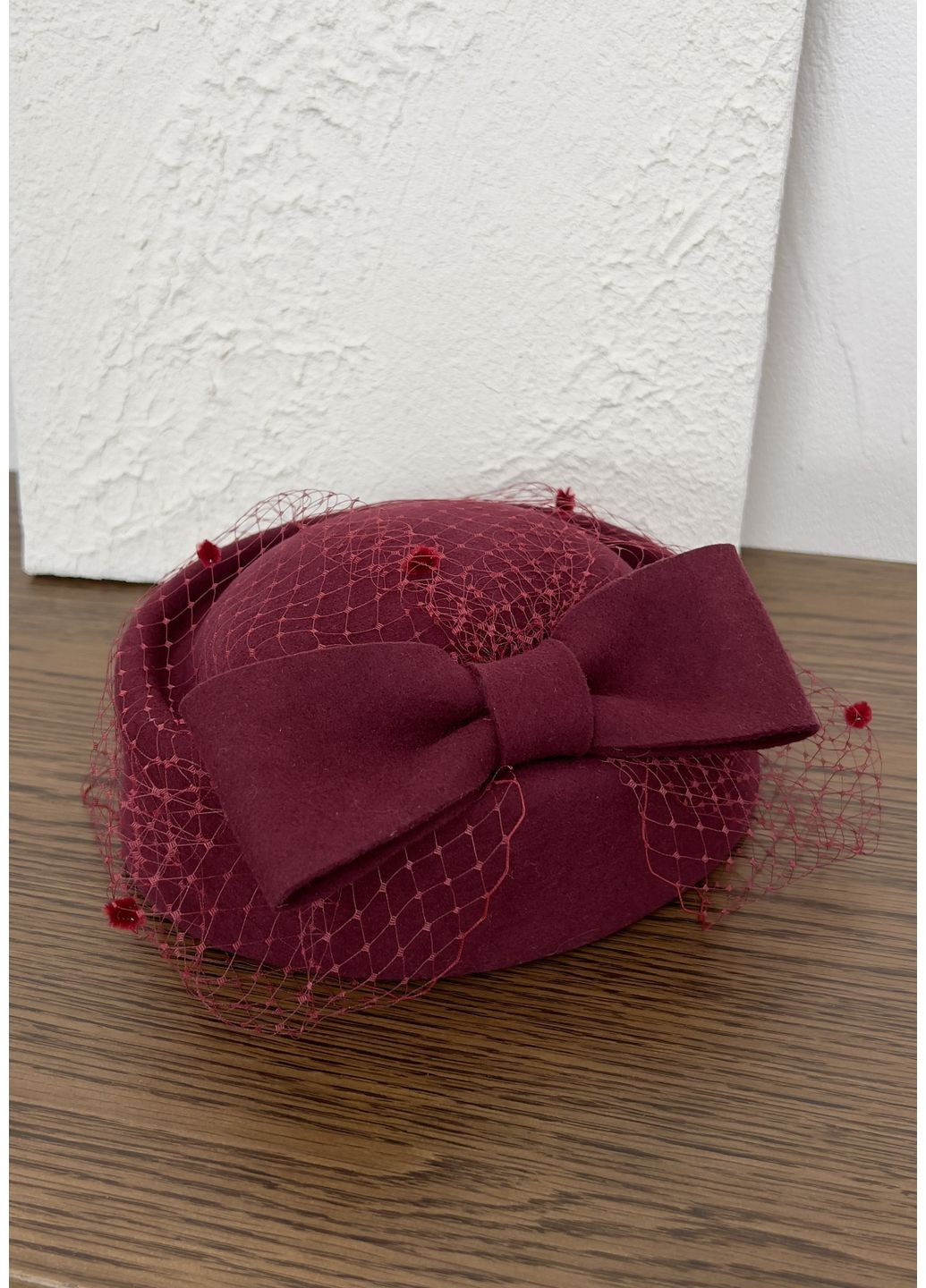 Фетровий капелюх таблетка з вуаллю і бантом чорний No Brand (362476100)