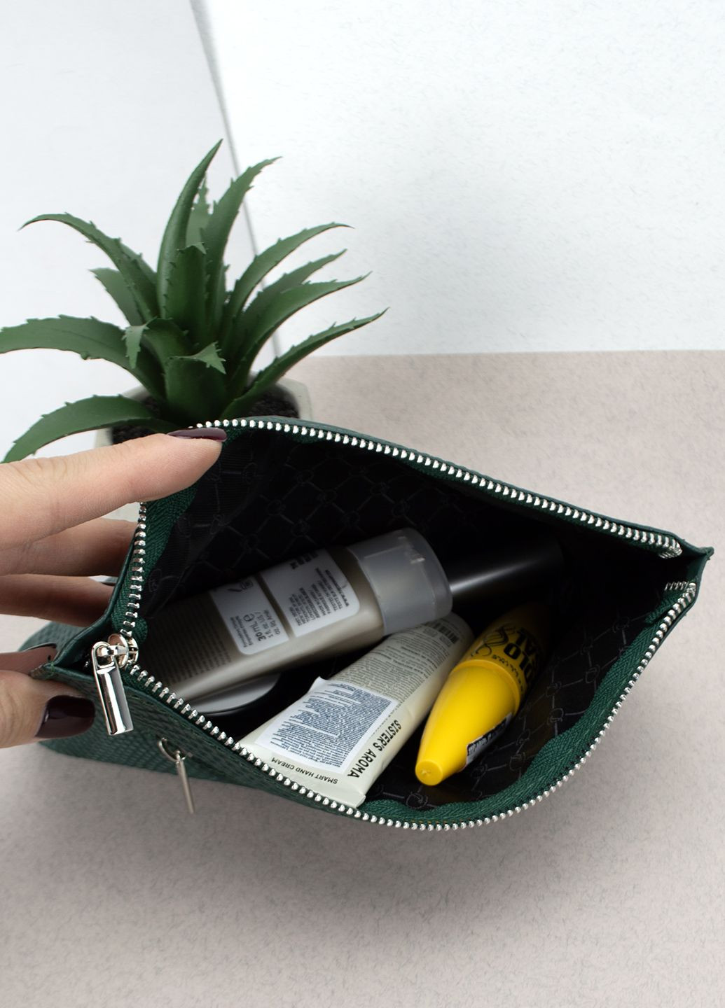 Косметичка женская кожаная на молнии 2012 зеленый питон HandyCover (280927696)