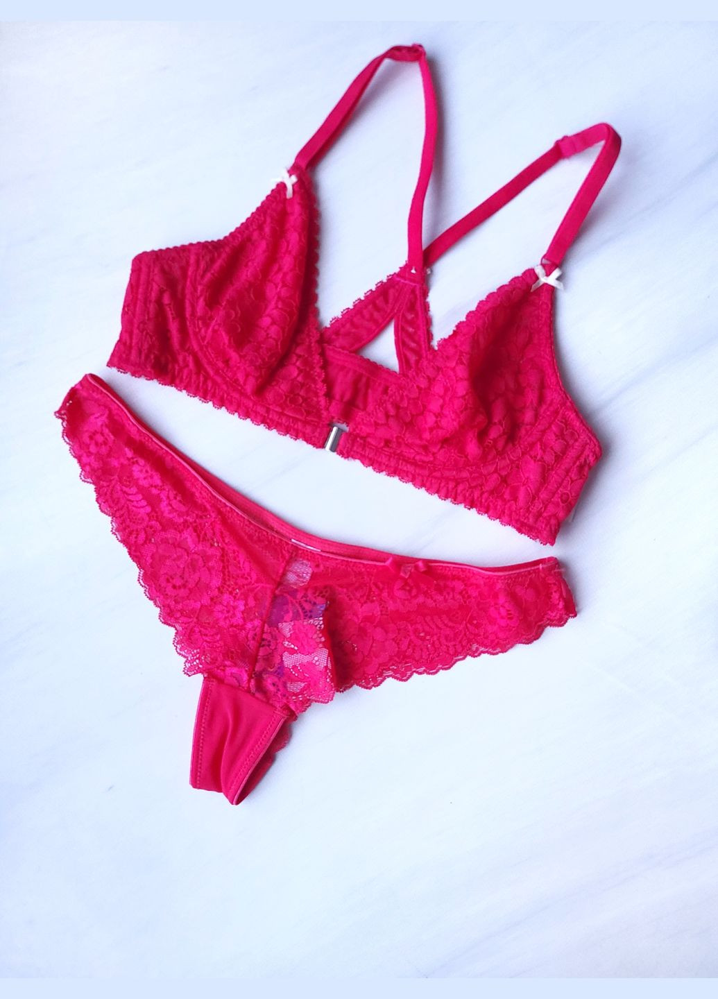 Малиновый комплект женского белья кружевной с застежкой спереди Lascana
