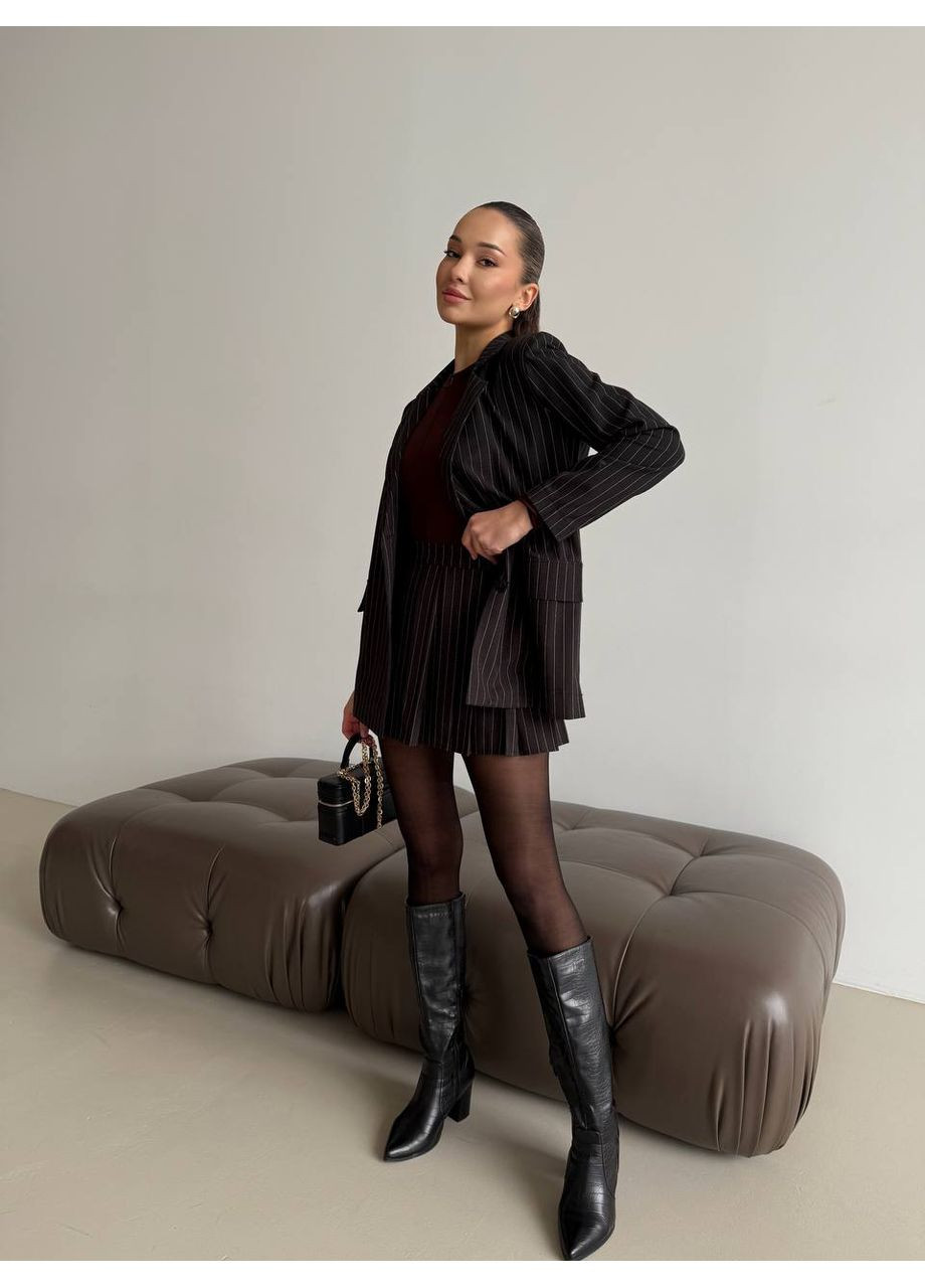 Жіночий костюм із міні-спідницею та подовженим піджаком в смужку MonCher (361057436)