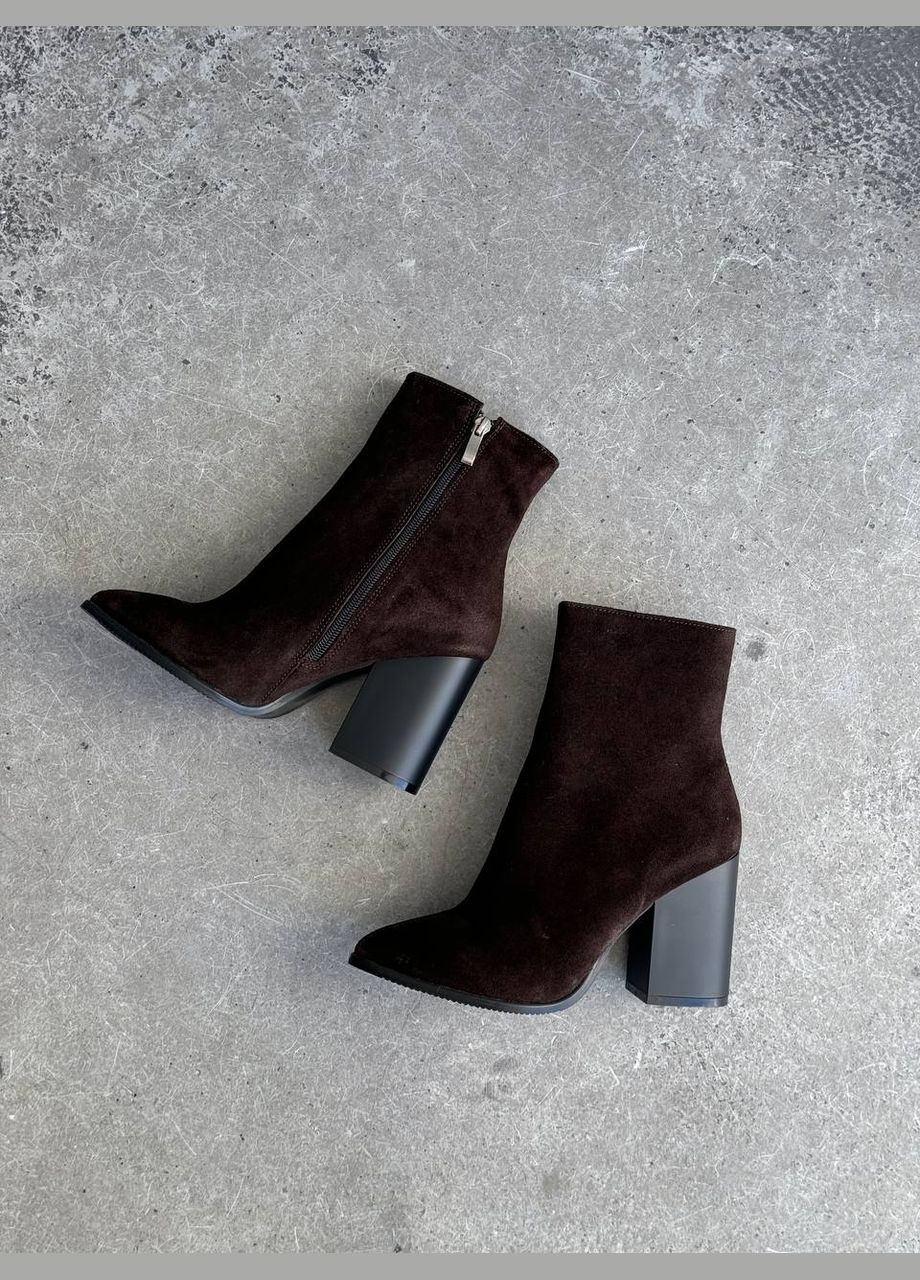 Коричневые зимняя женские стильные зимние шоколадные ботильоны на каблуке натуральная замша. No Brand