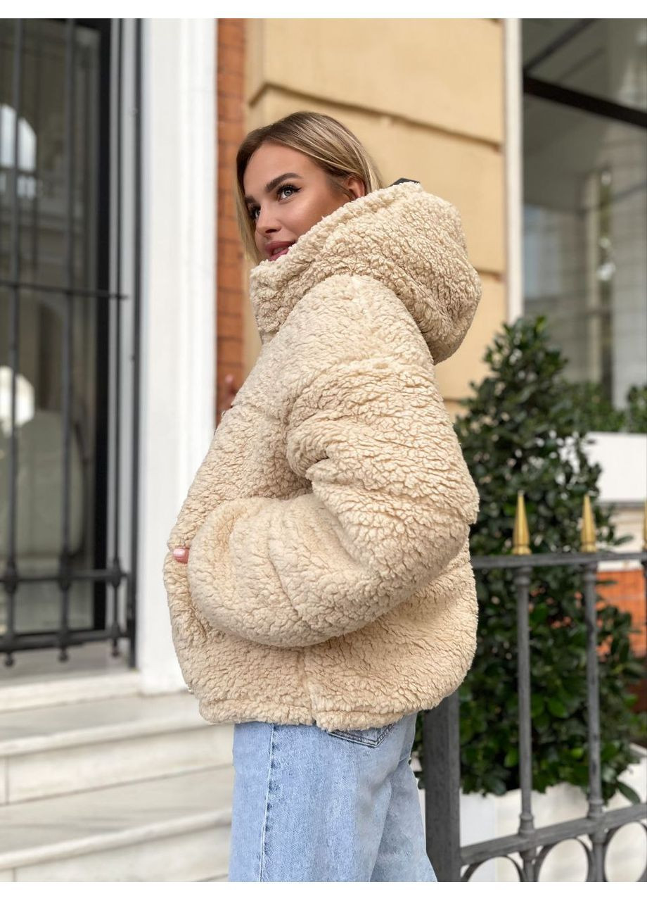 Бежева хутряна жіноча куртка Osoblyva